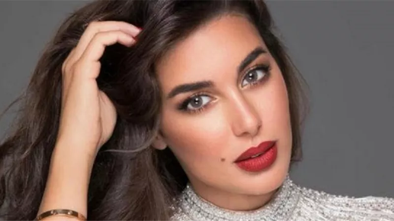 ياسمين صبري في إطلالة جديدة مع شقيقها بدون مكياج