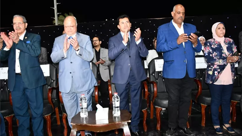وزير الرياضة ومحافظ القاهرة يشهدان نهائى دورى مراكز الشباب لكرة القدم