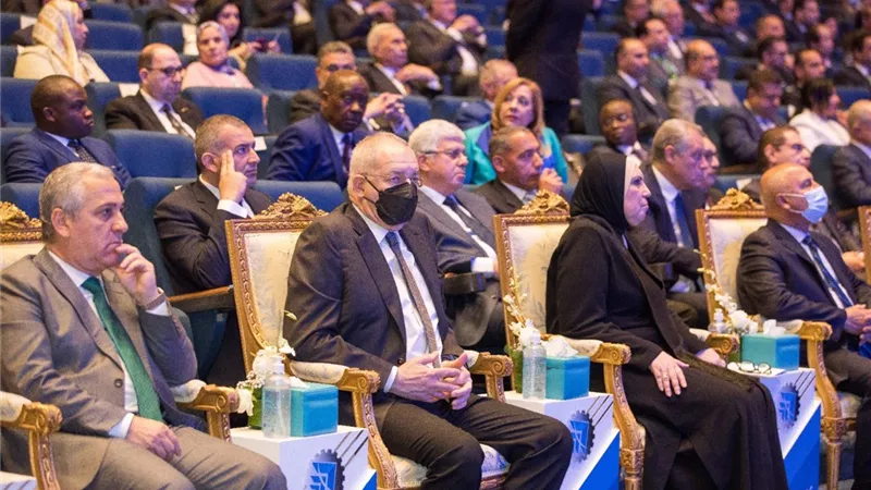 رئيس المنطقة الاقتصادية لقناة السويس يشارك في جلسات مؤتمر مصر تستطيع بالصناعة