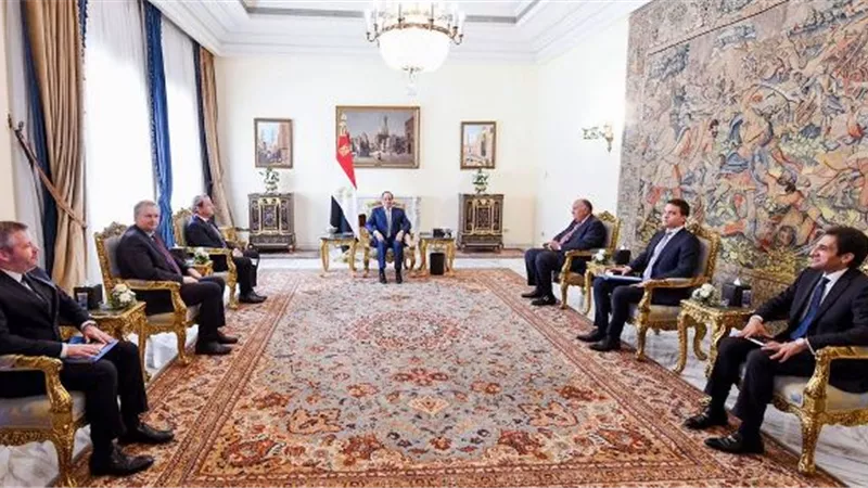 الرئيس السيسي يستقبل مفوض الاتحاد الأوروبي لسياسة الجوار والتوسع