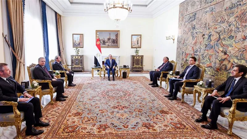 المفوض الأوروبي يشيد بجهود مصر في مجال مكافحة الهجرة غير الشرعية