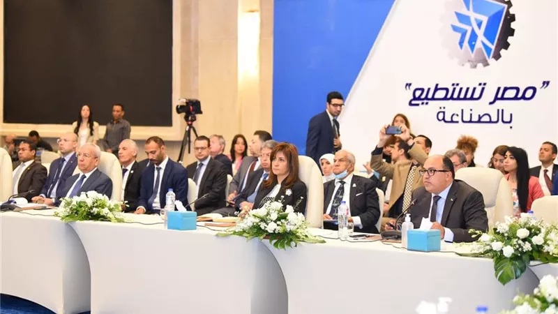 نبيلة مكرم: علينا سرعة التوجه للتصنيع للحد من الهجرة غير الشرعية