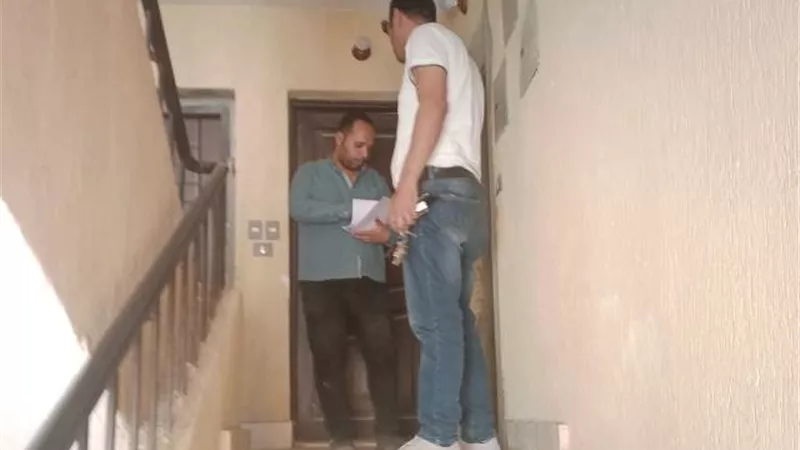 جهاز مدينة 15 مايو يشن حملة شرسة على وحدات الإسكان الإجتماعى لسحبها.. بالصور والأرقام