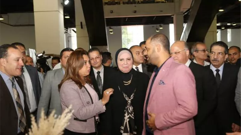 نيفين جامع : معرض 
