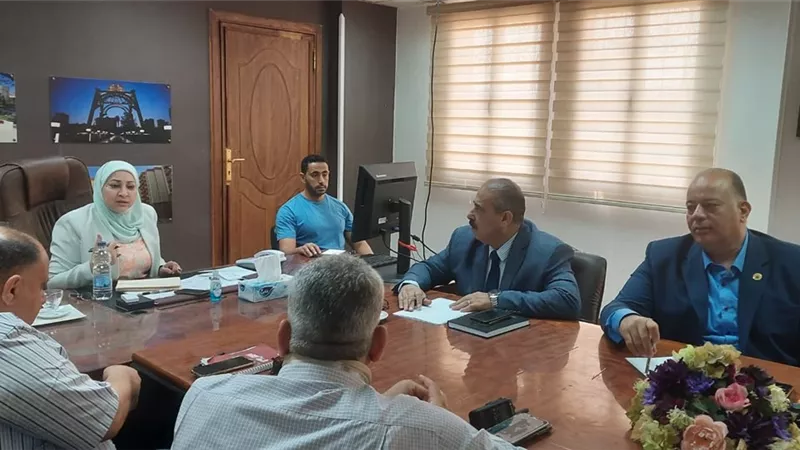 إزالة التعديات وتكثيف اعمال النظافة والقضاء على فوضى التكاتك بالقاهرة