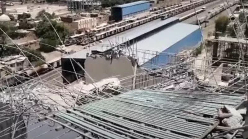 ازاله ٥ عقارات متعارضة مع مسار محور الفريق كمال عامر بعد تعويض قاطنيها ببولاق الدكرور