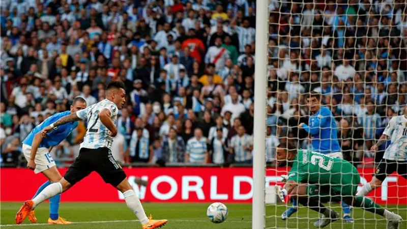 كأس فيناليسيما .. الأرجنتين تتقدم بهدفين أمام إيطاليا
