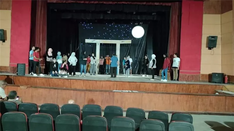 العرض الأول لمسرحية صعاليك لندن علي مسرح ثقافة السويس الجمعة