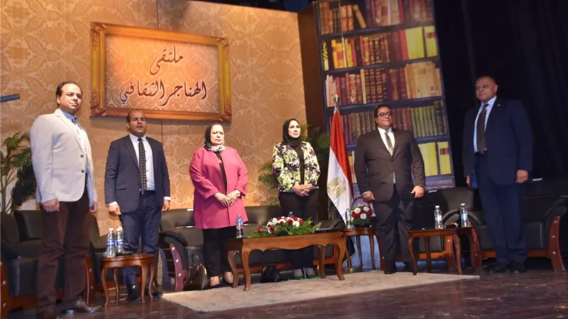 معهد إعداد القادة يشارك فى ملتقى الهناجر الثقافي الشهري