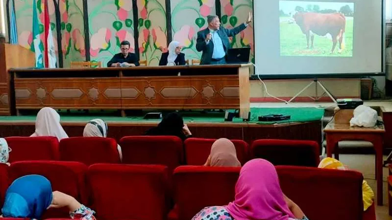 رئيس جامعة أسيوط يفتتح عددا من الوحدات الطبية المتميزة خلال زيارة موسعة