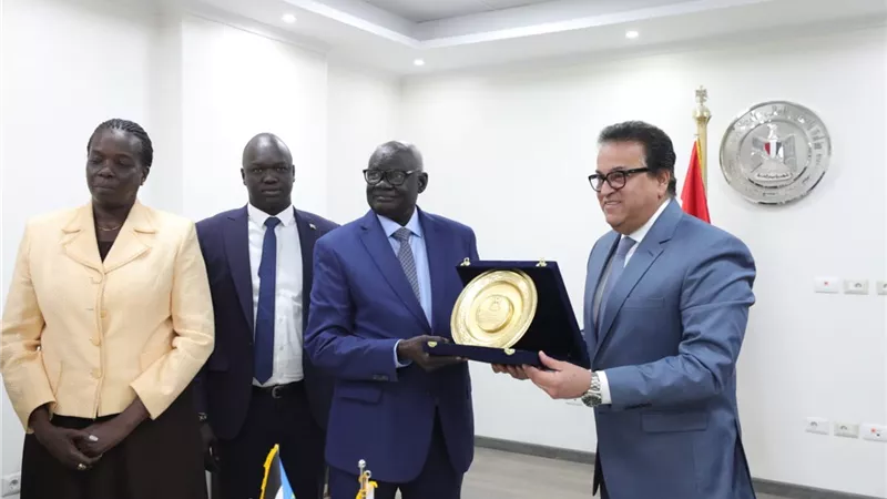وزير التعليم العالي يلتقي نظيره بجنوب السودان لبحث التعاون العلمي