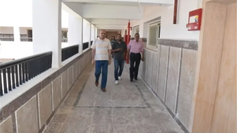 رئيس جامعة الأقصر يتابع نسب الإنجاز بالإنشاءات الجامعية بطيبة