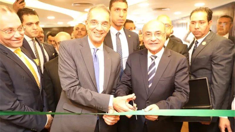 وزيرا العدل والإتصالات يشهدان إفتتاح أول فرع توثيق مسائي داخل فرع شركة إتصالات مصر