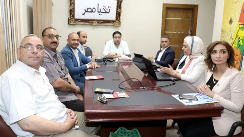 نائب محافظ بني سويف يناقش مع مؤسسة شباب القادة تنفيذ برنامج 