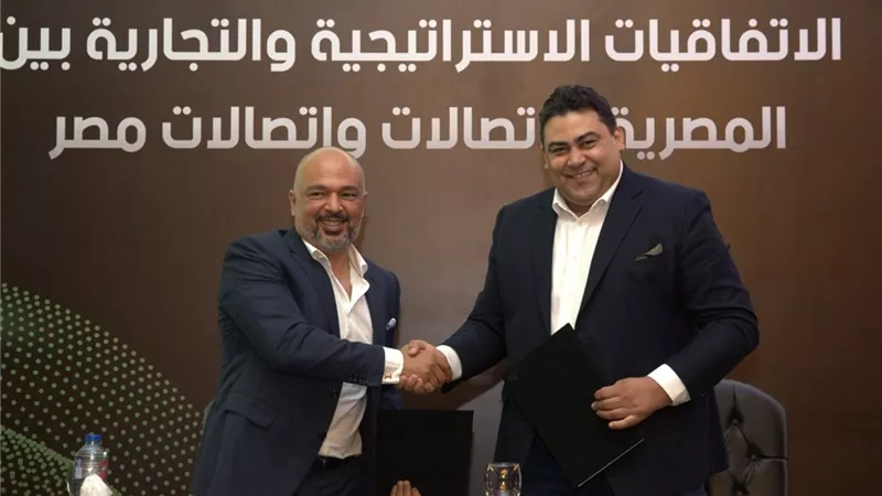 المصرية للاتصالات واتصالات مصر توقعان اتفاقيات تعاون بقيمة 17 مليار جنية