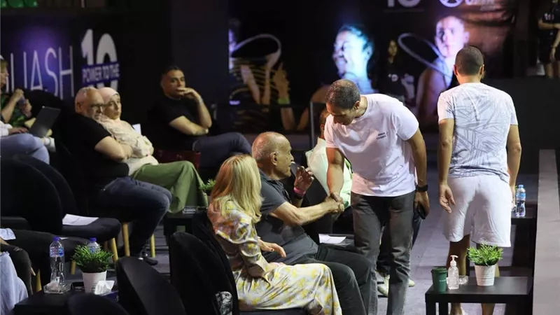 مجدي يعقوب يحضر مباريات البطولة الدولية للاسكواش