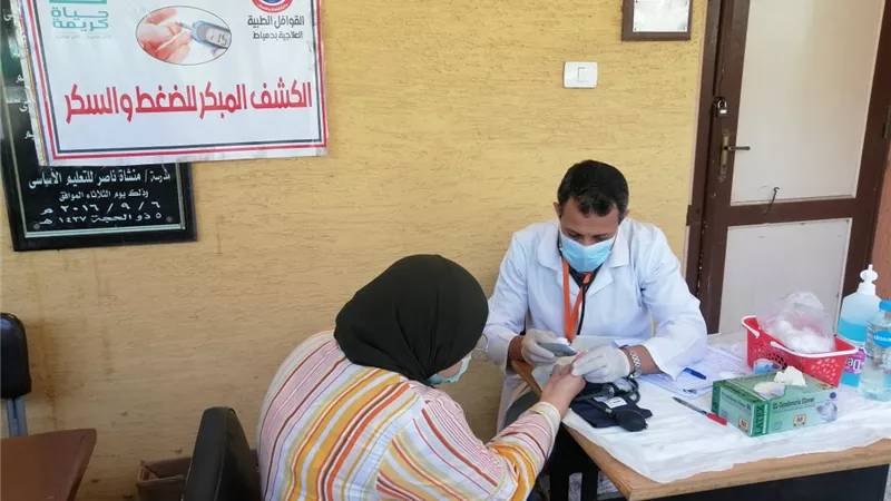 علاج ١٢٥٢ مواطنا في قافلة طبية بدمياط