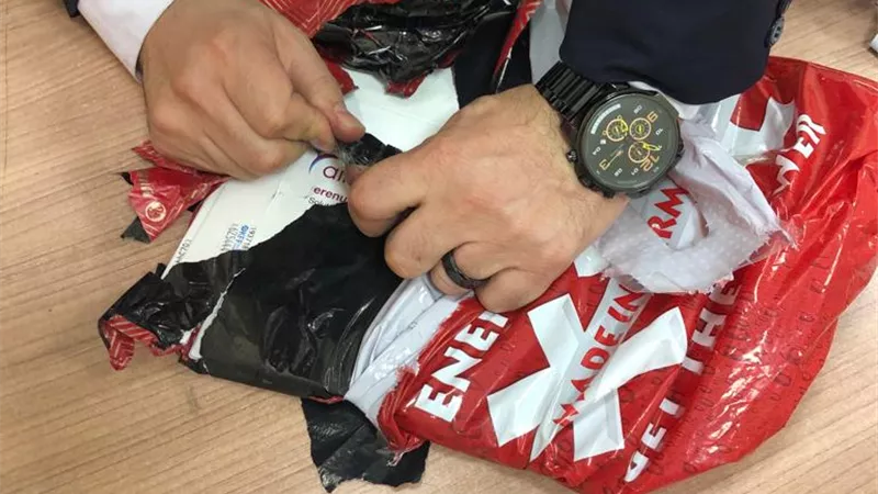 جمارك المطار تضبط راكب حاول تهريب أدوية بقيمة نصف مليون جنيه