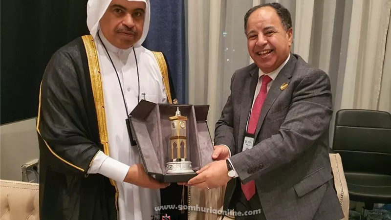 وزيرا المالية المصري والقطري بشرم الشيخ: الأزمة الاقتصادية العالمية ذات تبعات صعبة على كل دول العالم