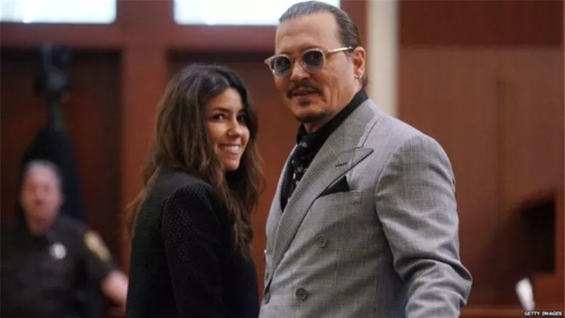 كاميل فاسكيز منقذة جوني ديب التي تحولت لنجمة وحديث العالم طوال أسابيع