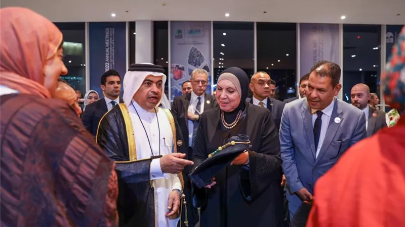 نيفين جامع ووزيرا مالية مصر وقطر يتفقدون معرض تراثنا للحرف والمشغولات اليدوية