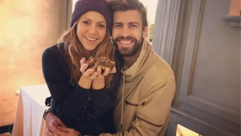 أول ظهور لـ شاكيرا و بيكيه بعد انفصالهما بسبب خيانته لها _صورة