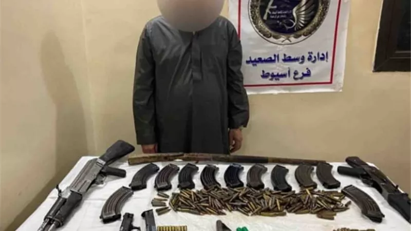 فى حملة أمنية مكبرة.. ضبط تاجرى أسلحة نارية بأسيوط والغربية