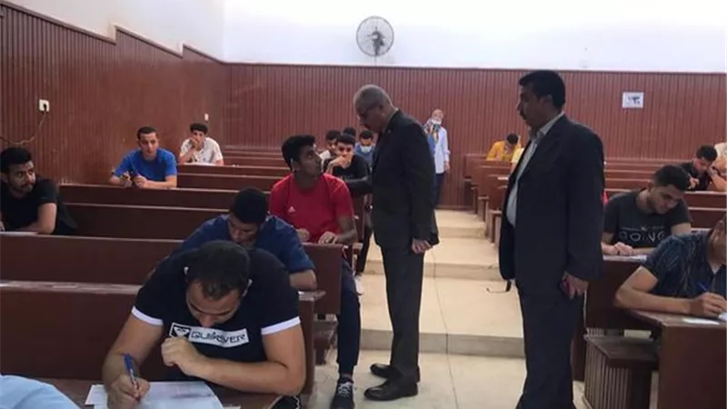 رئيس جامعة القناة يتفقد امتحانات كلية التربية الرياضية ..صور