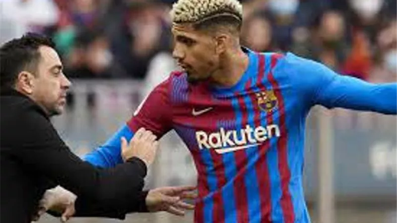 مدافع برشلونة يوجه رسالة مهمة الى جماهير فريقه