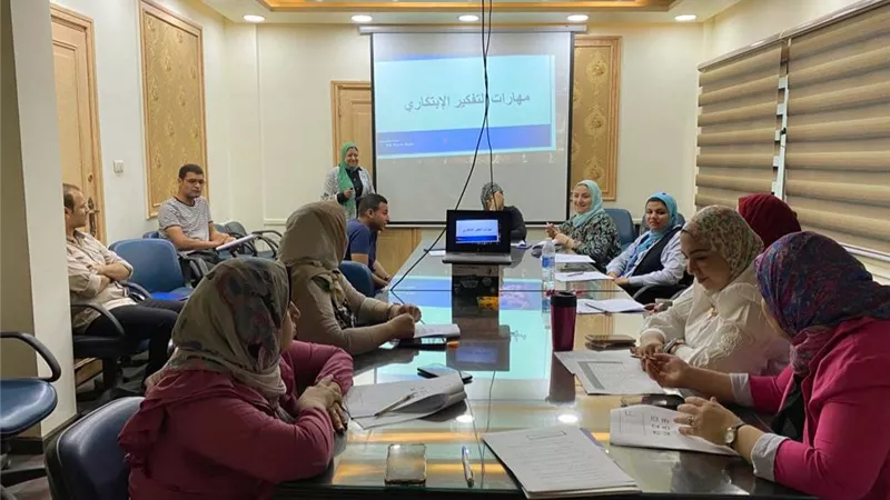 تدريب العاملين على مهارات التفكير الابتكاري بالقابضة للمطارات