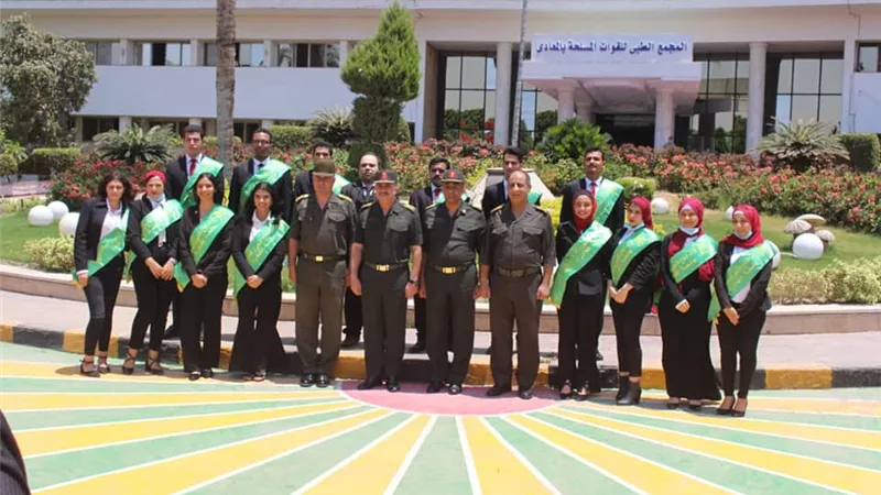 طلاب جامعة القاهرة يزورون مصابي العمليات الحربية