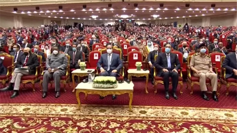 الرئيس السيسي يجري جولة تفقدية للمعرض والمؤتمر الطبي الإفريقي الأول