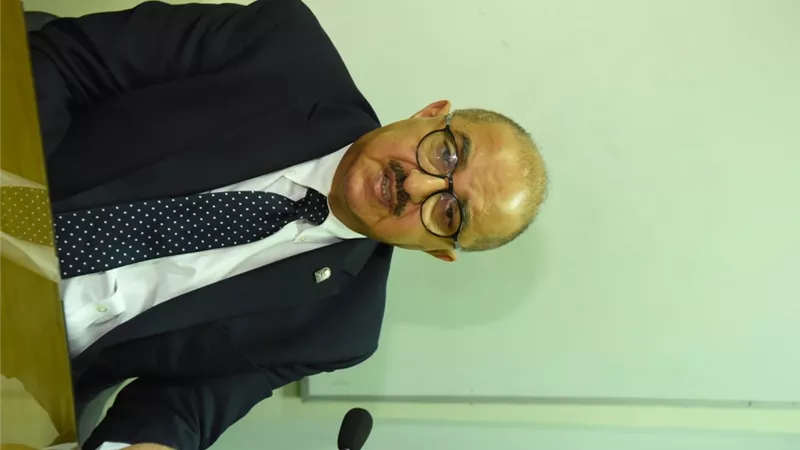 الجمال يعقد إجتماعاً طارئاً مع أطباء معهد الأورام بحضور النواب