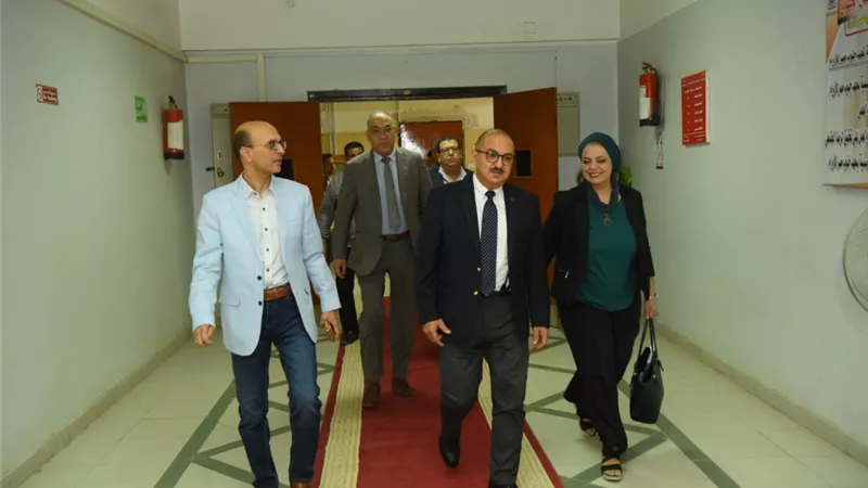 رئيس جامعة أسيوط يعلن عن وقف العمل بعدد من قرارات مجلس إدارة معهد جنوب مصر للأورام