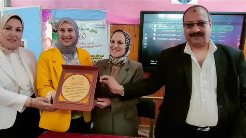 شرق التعليمية بالاسكندرية تكرم الفائزين في مسابقة الاسبوع العربي للبرمجة والذكاء الاصطناعي وحماية البيئة