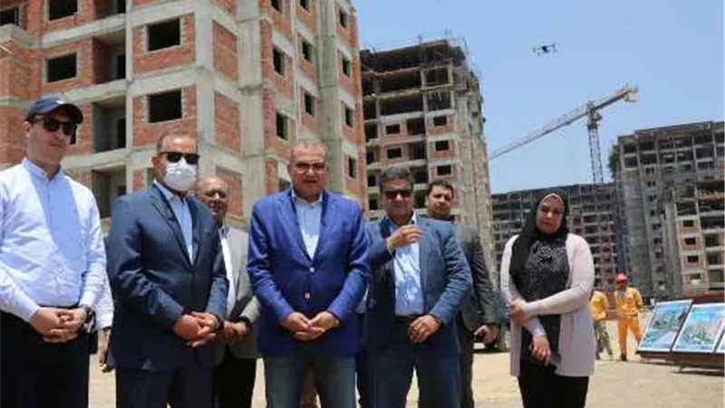 بالصور.. محافظ كفر الشيخ ورئيس صندوق التنمية الحضرية يتفقدان مشروع عواصم المحافظات