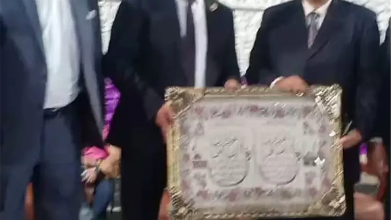 النائب خالد مصطفى يكرم الأم المثالية وحفظة القرآن الكريم فى يوم 
