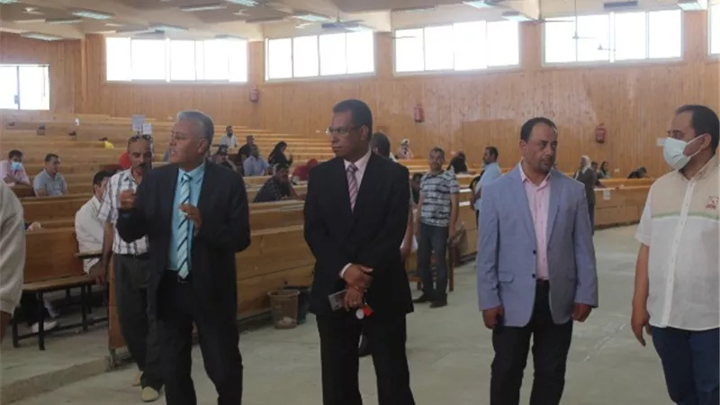 رئيس جامعة جنوب الوادى يتفقد امتحانات نهاية العام بكليات الحقوق والإعلام والحاسبات
