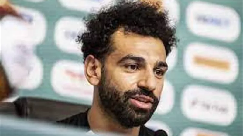 اتحاد الكرة يكرّم صلاح بدرع 