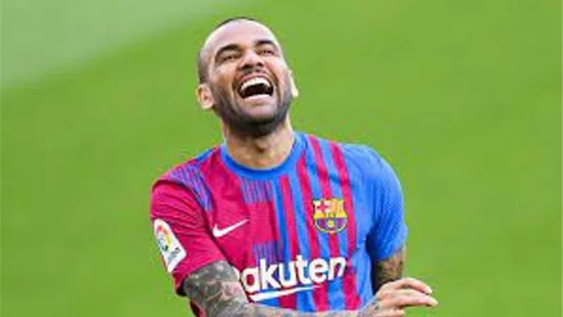 برشلونة يحسم مستقبل دانى الفيس