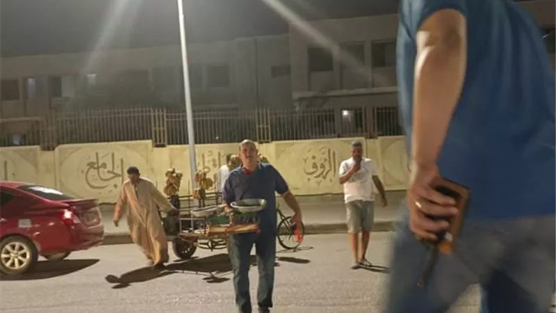 خلف الله: جهاز 15 مايو يواصل حملاته الليلية لإزالة الإشغالات فى المدينة.. بالصور