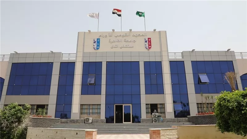 الخشت يستعرض تقريرًا عن مشروعات التطوير بالمعهد القومي للأورام و 500 500