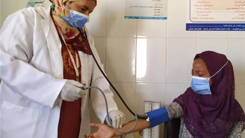 الكشف على 1022 حالة بالعلالمة في بني سويف..صور