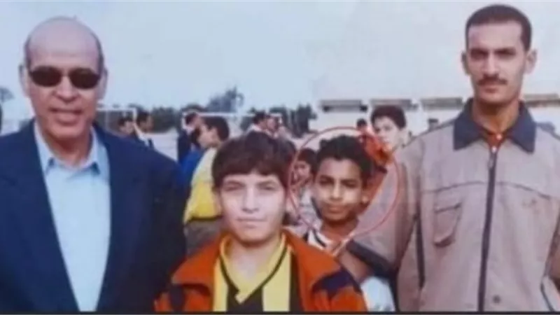 تفاصيل إتهام شخص لـ سعد الصغير بإنتحال صفته مع محمد صلاح أيام الطفولة ..والمطرب يرد _صور
