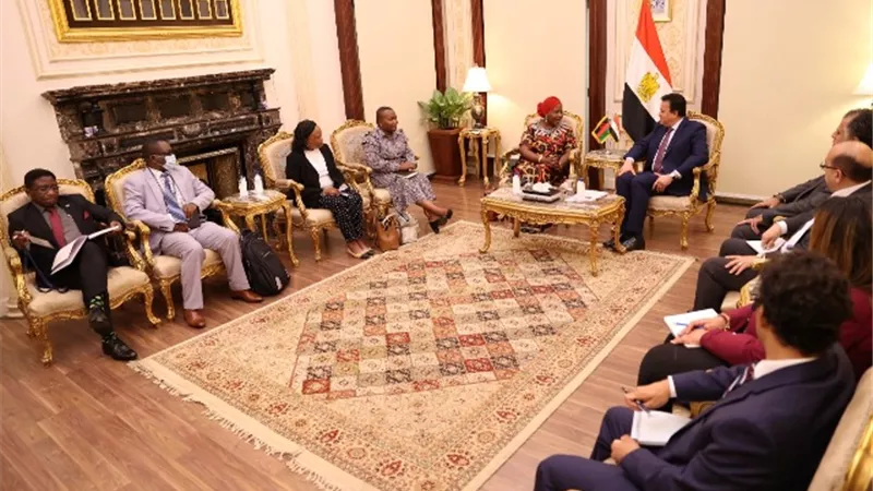 وزير الصحة يؤكد استعداد مصر لاستقبال المرضى من مالاوي لعلاجهم داخل المستشفيات المصرية