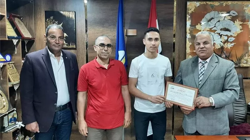 مدير تعليم دمياط يكرم أوائل الشهادة الإعدادية ..صور