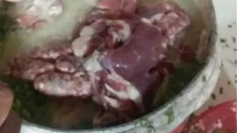 ضبط 35 طن مواد غذائية فاسدة بالشرقية ..صور