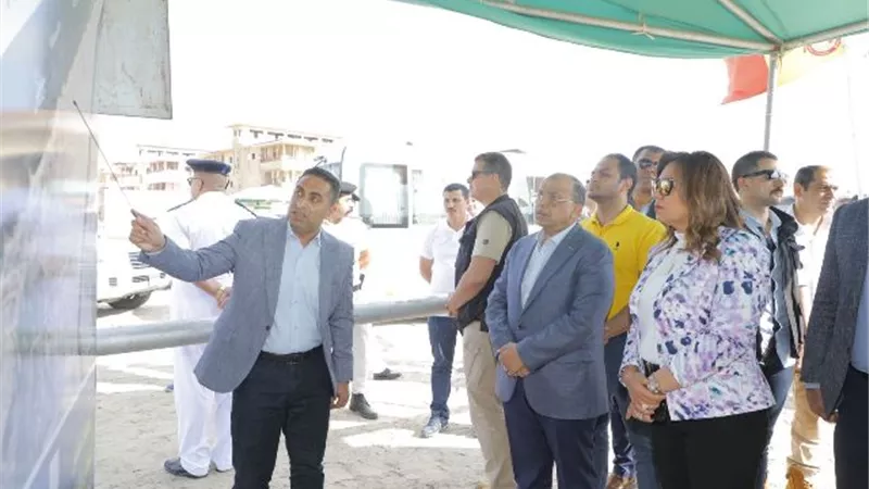 وزير التنمية المحلية يتفقد استعدادات شواطئ رأس البر لموسم الصيف