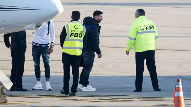 ميسي يصل إلى الأرجنتين بعد خماسية إستونيا