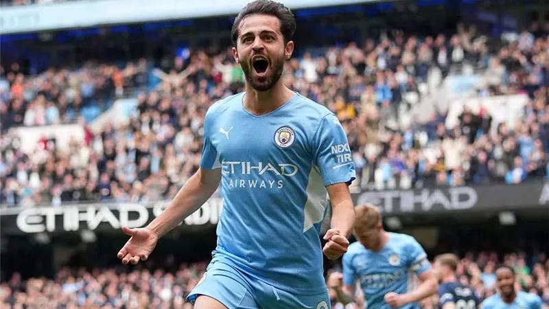 جوارديولا محذرا برشلونة : ممنوع الاقتراب من برناردو سيلفا